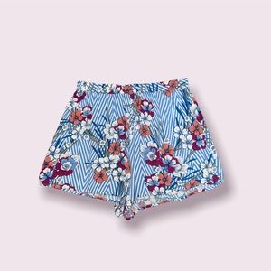 HAUTE MONDE | Loose Floral High Waisted Shorts | Size: S